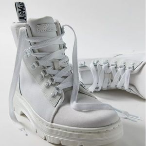 DR MARTEN AIR WAVE COMBS COMBAT BOOT